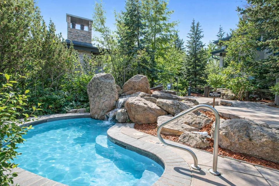 New 2BR Townhouse Steps to Slopes & Base Village House in Snowmass Village