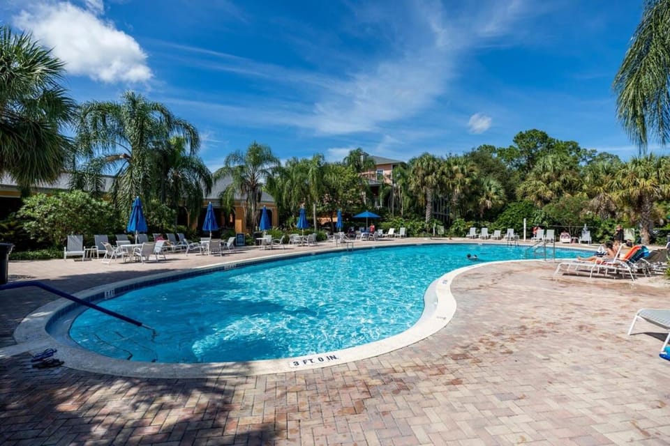 Gorgeous top floor Condo at Bahama Bay Resort House in Polk County