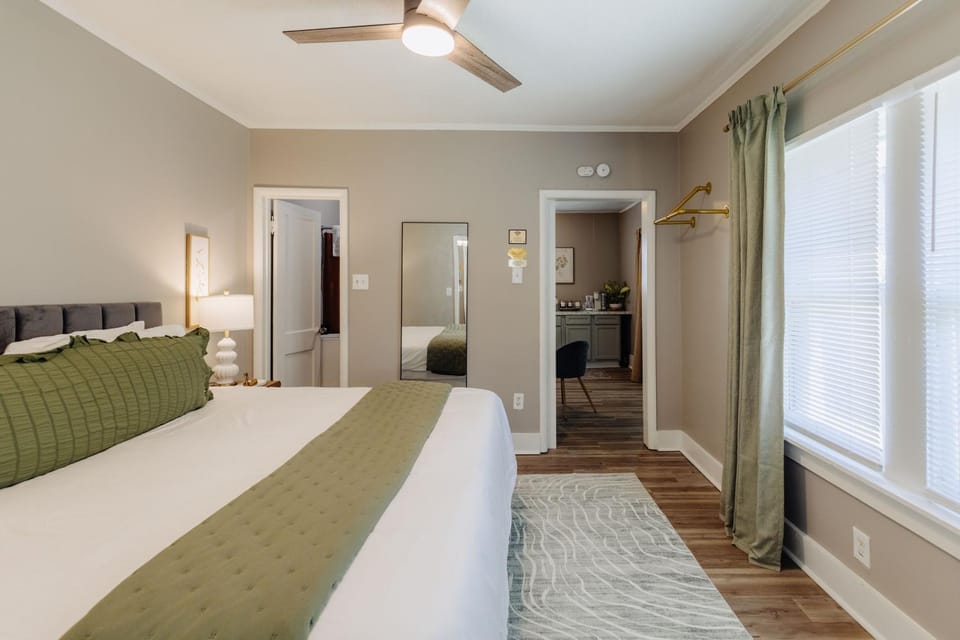 Photo of the whole room, Bedroom