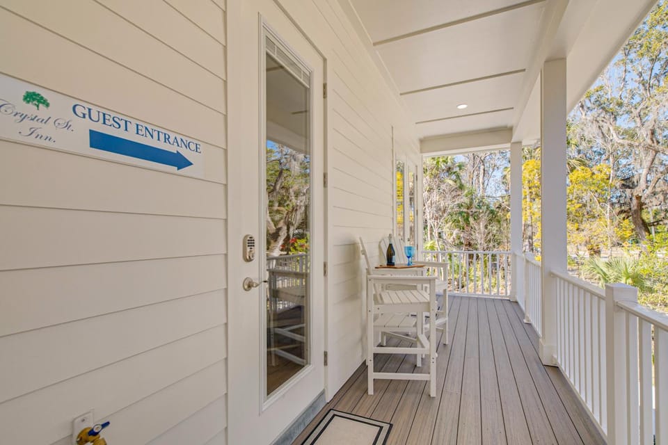 Walk to Springs, 700 Ft to Dtwn! Crystal River Gem House in Crystal River