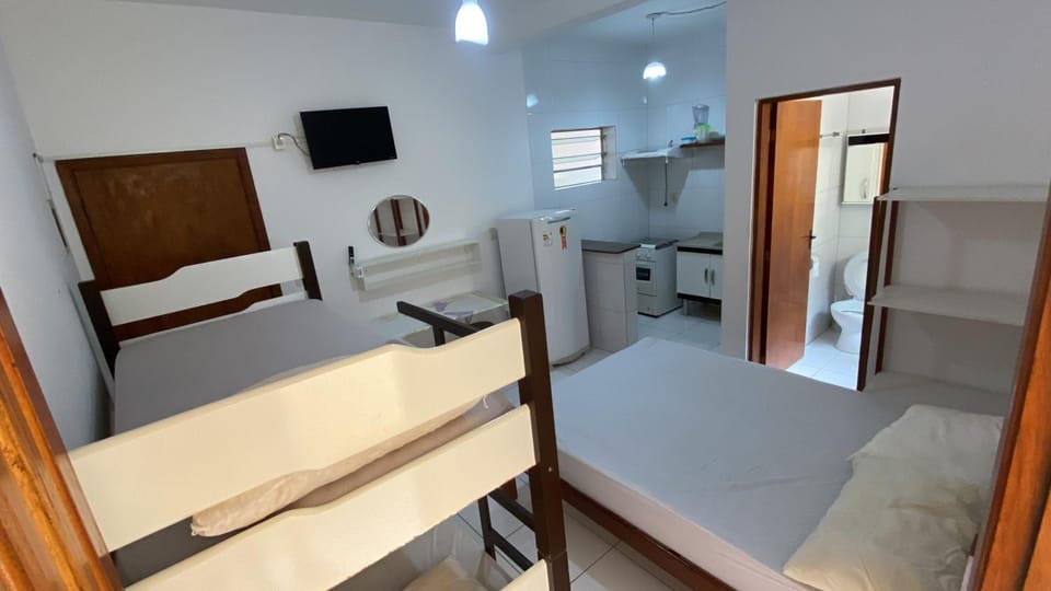 Kitnet 01 completa a 500mt da Praia Grande Apartment in Ubatuba