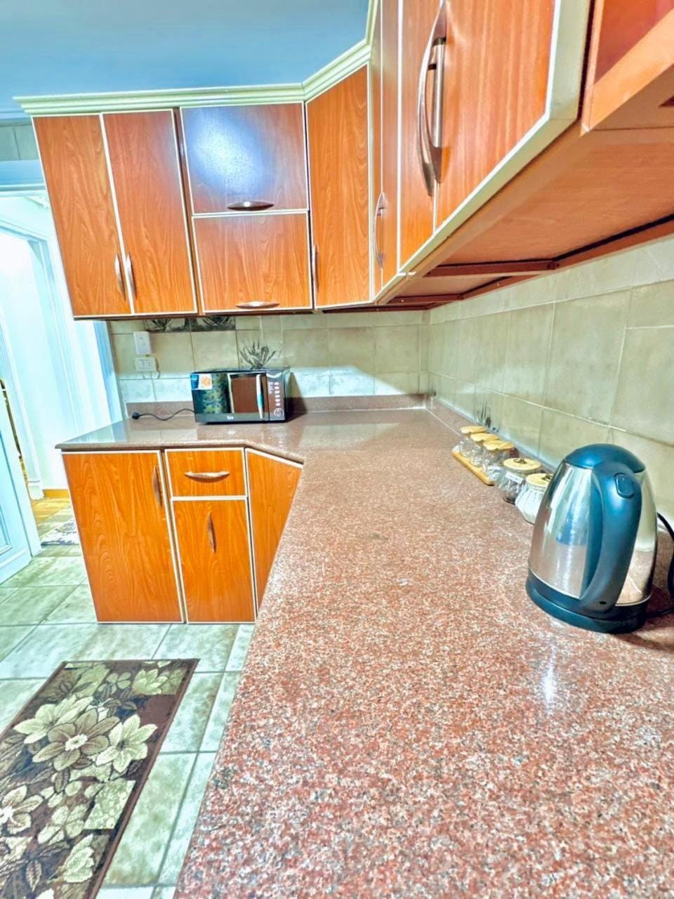 Kitchen or kitchenette, minibar, stove