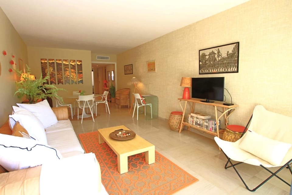 TV and multimedia, Living room, Seating area