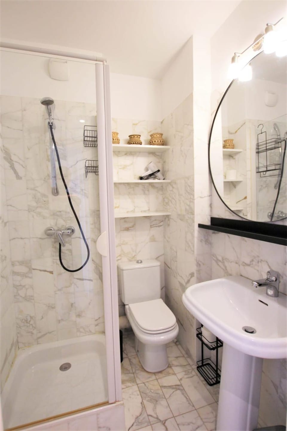 Shower, Toilet, towels