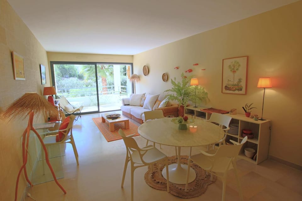 Living room, Seating area, Dining area