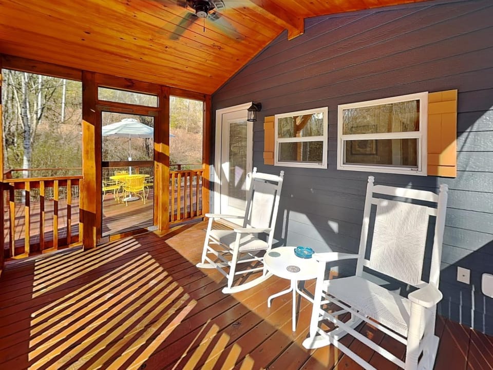 Caney Creek House in Cosby