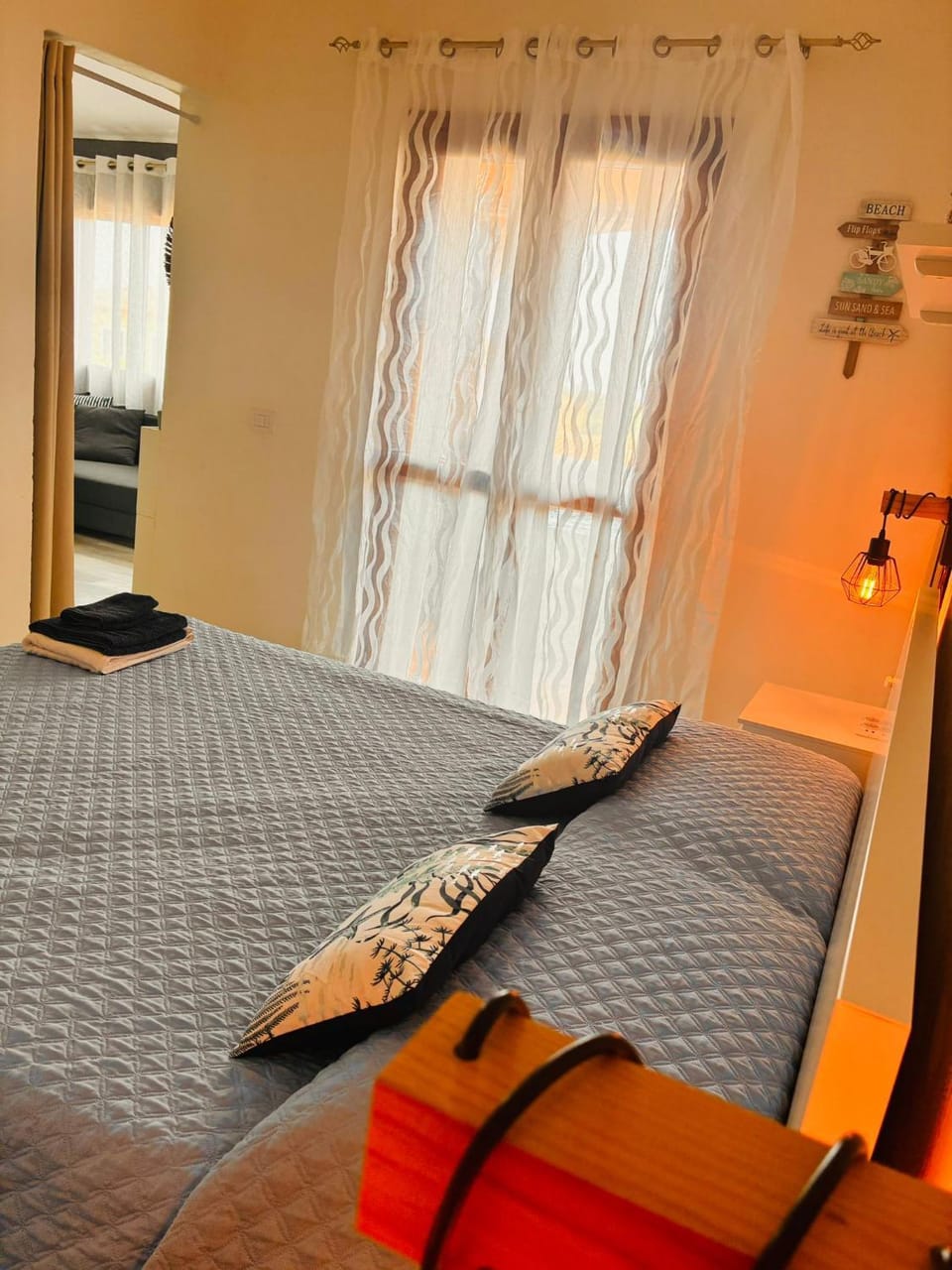 Bed, Photo of the whole room, Bedroom