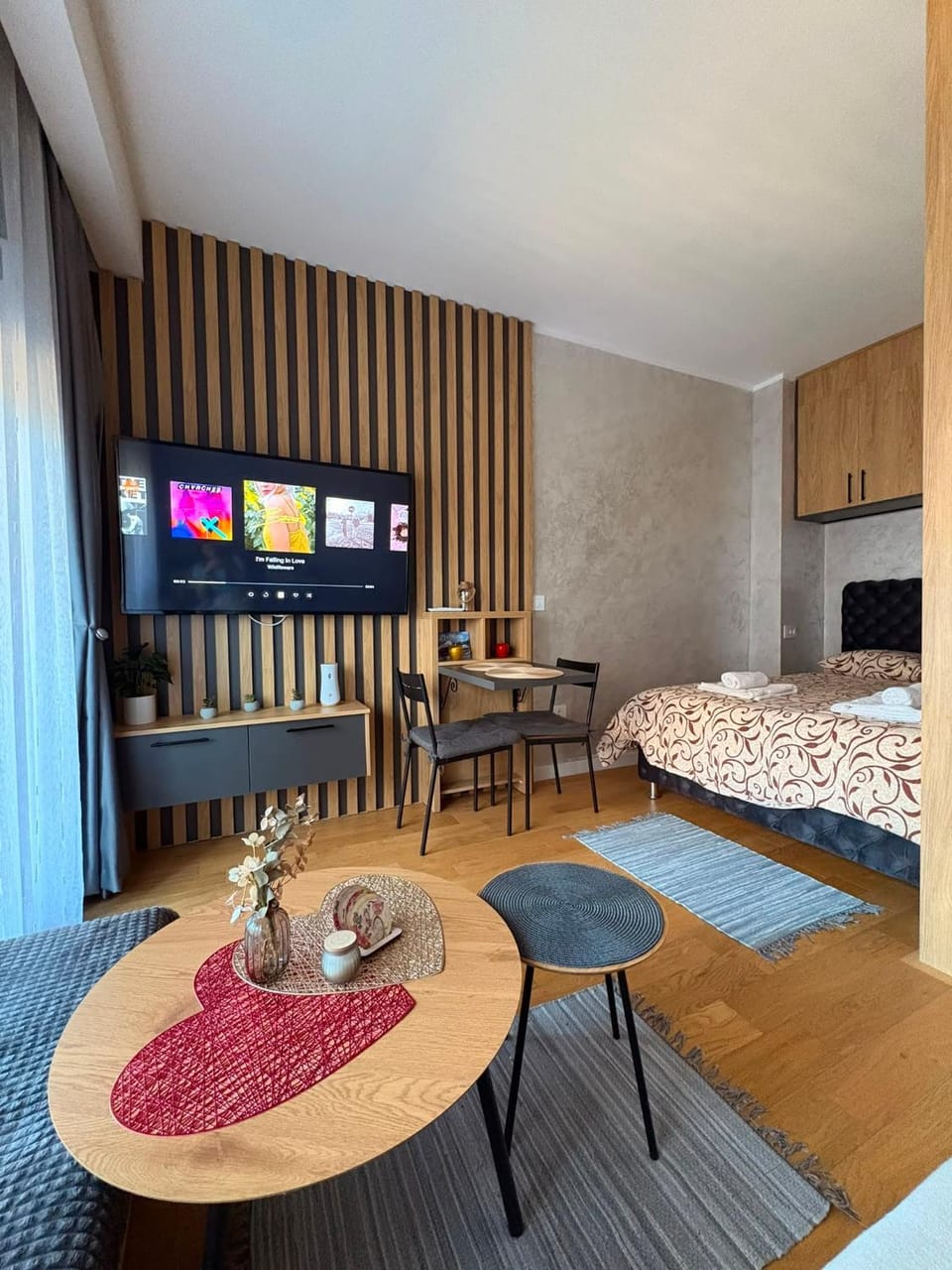 Bed, Living room