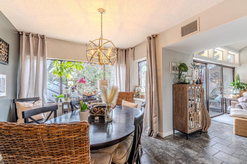Treetops Getaway Apartment in South Forest Beach