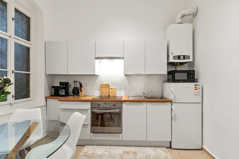 Roomy 2BR Apartment - U6 Metro Nearby Apartment in Vienna