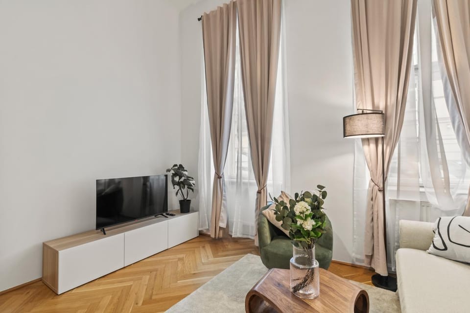 Roomy 2BR Apartment - U6 Metro Nearby Apartment in Vienna