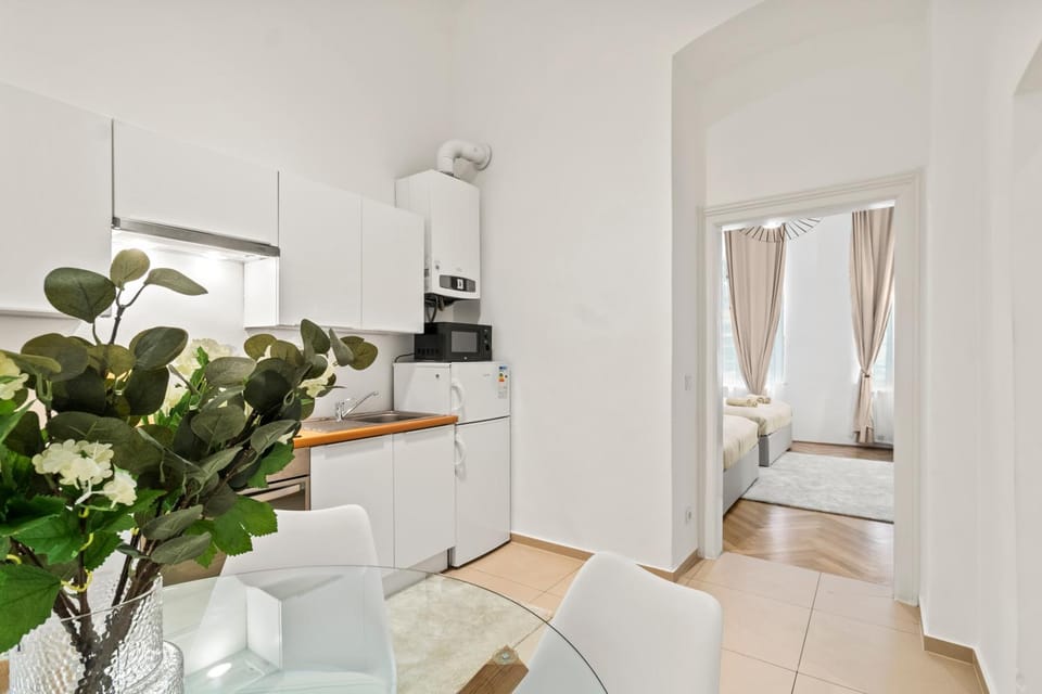 Roomy 2BR Apartment - U6 Metro Nearby Apartment in Vienna