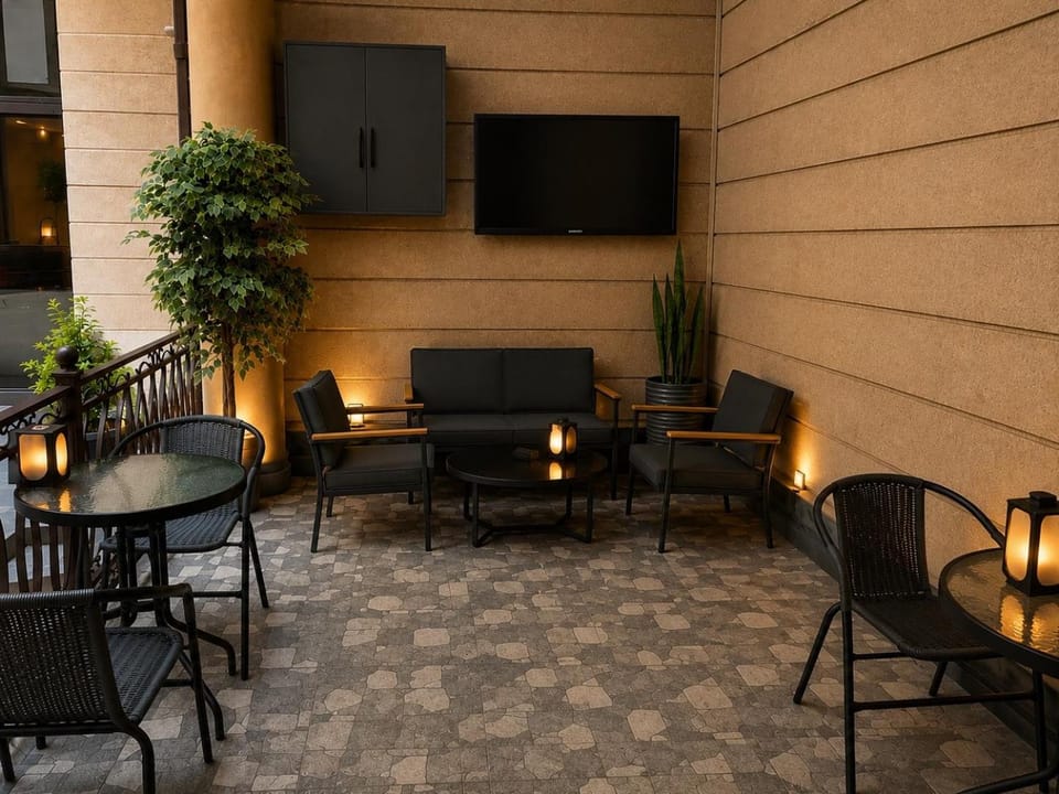 Communal lounge/ TV room, TV and multimedia, Living room, Seating area, Evening entertainment