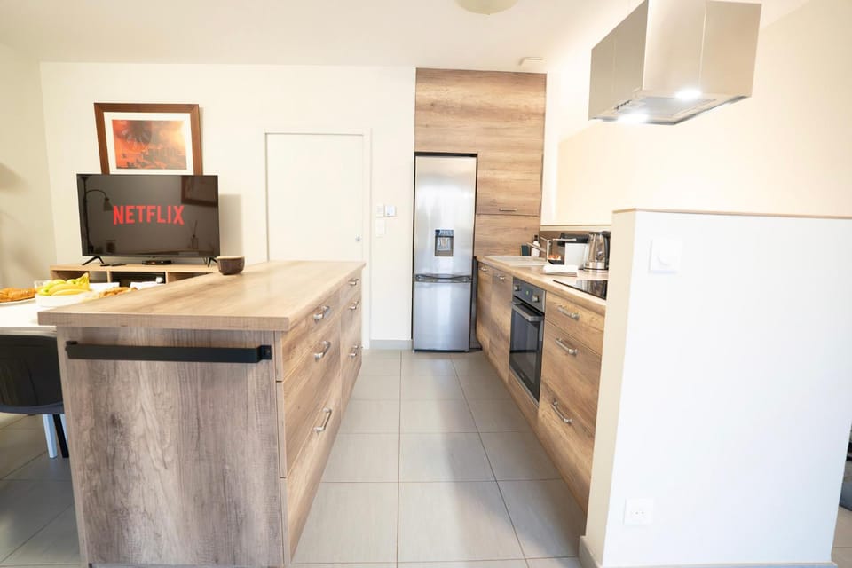 Kitchen or kitchenette, dishwasher, oven, pet friendly, stove, toaster