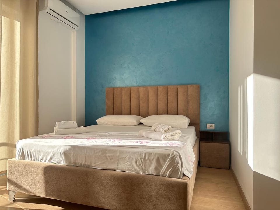Bed, Photo of the whole room, air conditioner