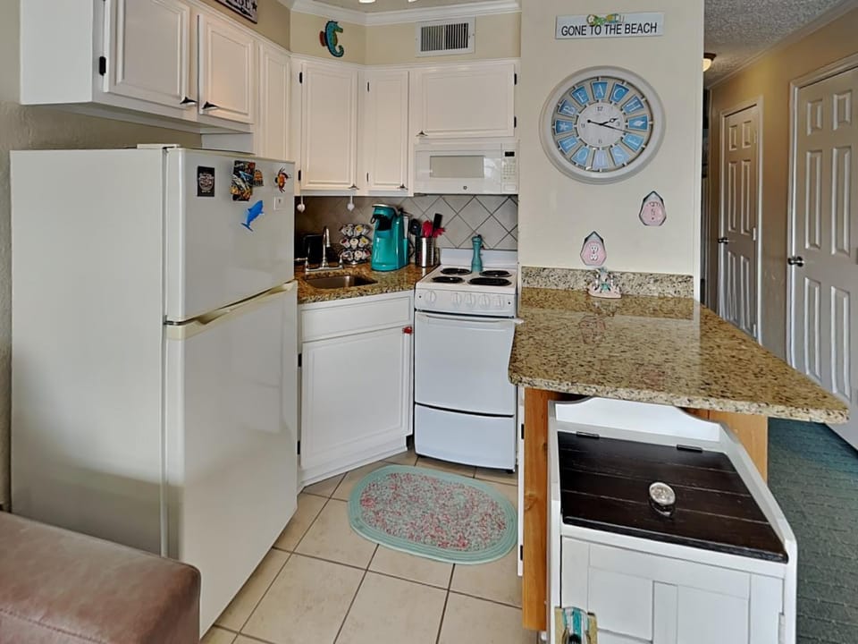 Kitchen or kitchenette, microwave, oven