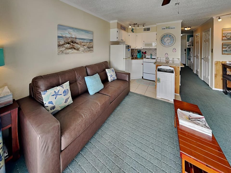 Kitchen or kitchenette, Living room, furniture