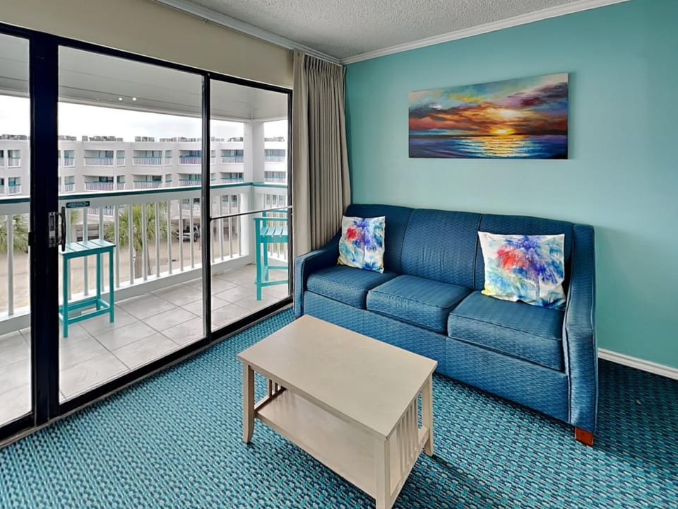 Day, Balcony/Terrace, Living room, Seating area, furniture