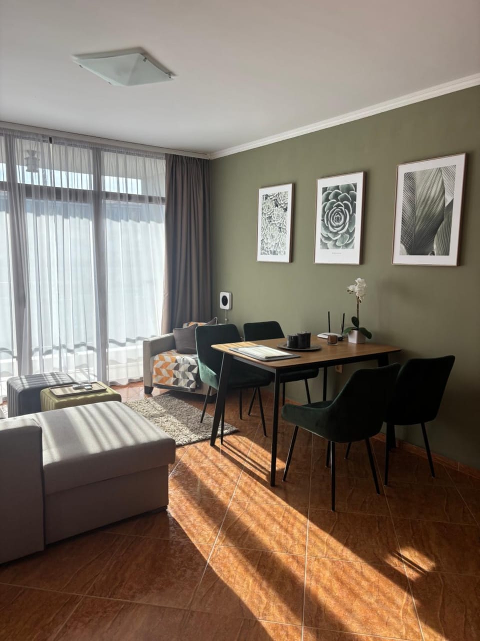 Living room, Seating area, Dining area