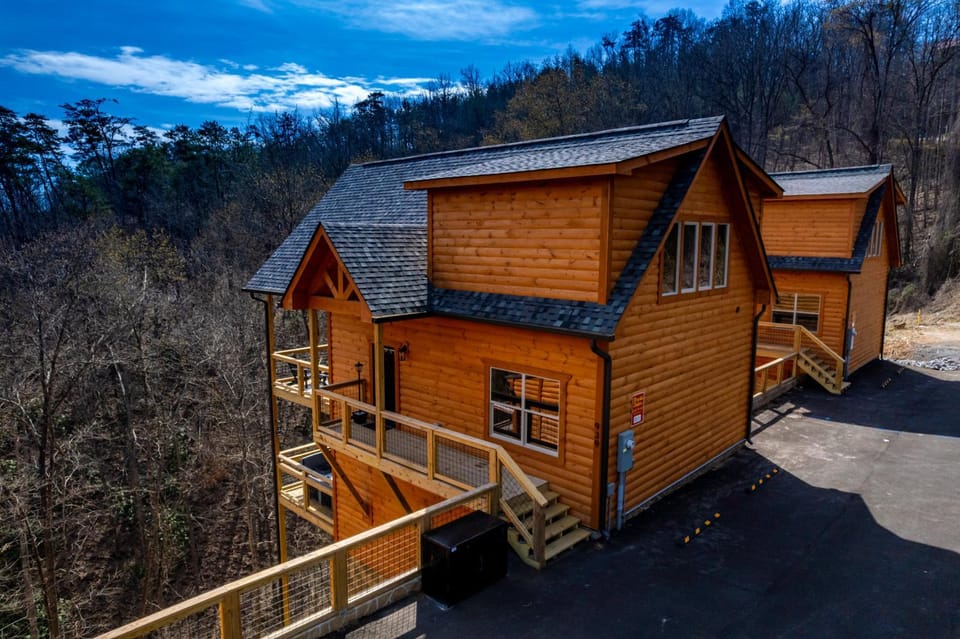 Property building, Spring, Day, Neighbourhood, Natural landscape, Bird's eye view, View (from property/room), View (from property/room), Balcony/Terrace, Balcony/Terrace, Decorative detail, Decorative detail, City view, City view, Mountain view, Mountain view, Parking