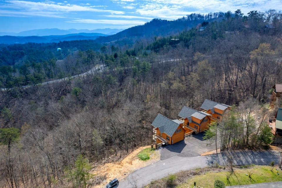 Property building, Spring, Day, Neighbourhood, Natural landscape, Bird's eye view, View (from property/room), View (from property/room), Decorative detail, Decorative detail, City view, City view, Mountain view, Mountain view