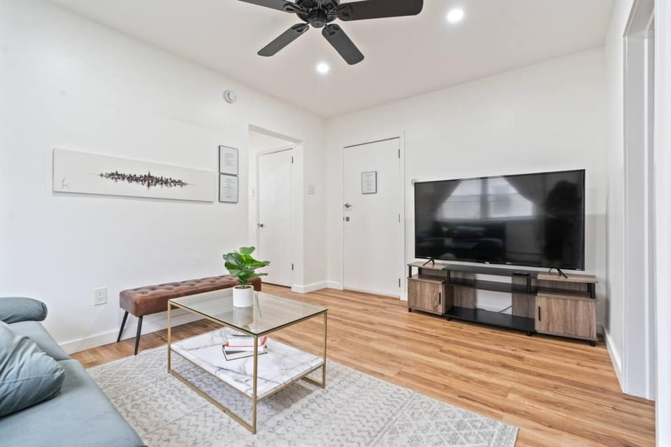 Cozy Retreat 15Min to NYC, FIFA, Mall,FREE Parking - Apartment Apartment in Union City