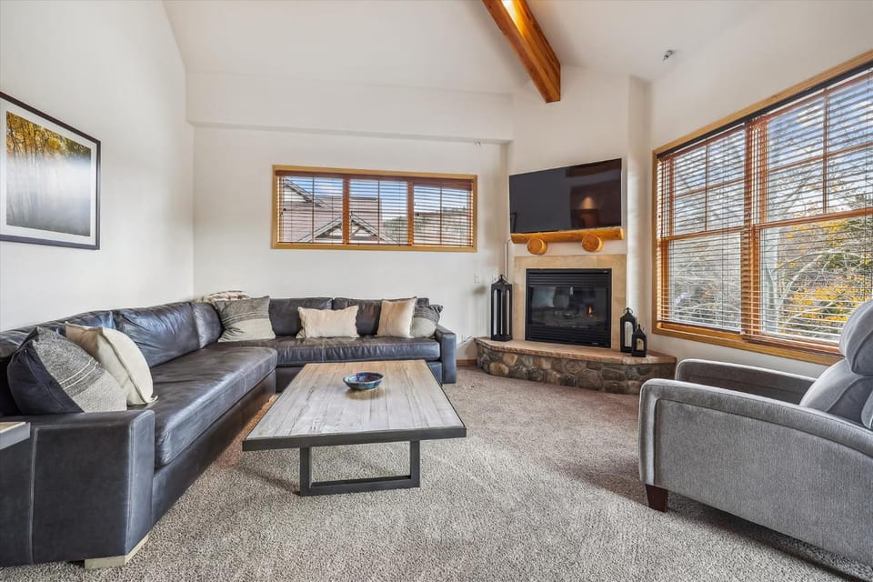Experience Breckenridge at Corral 309W, a spacious 3 bedroom condo with stunning mountain views Apartment in Breckenridge