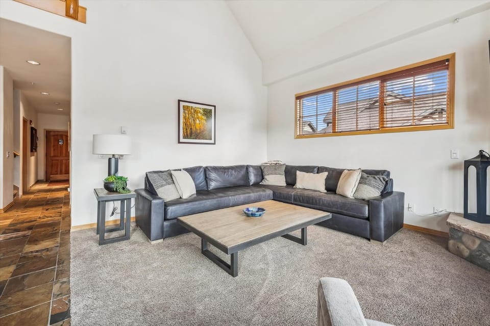 Experience Breckenridge at Corral 309W, a spacious 3 bedroom condo with stunning mountain views Apartment in Breckenridge
