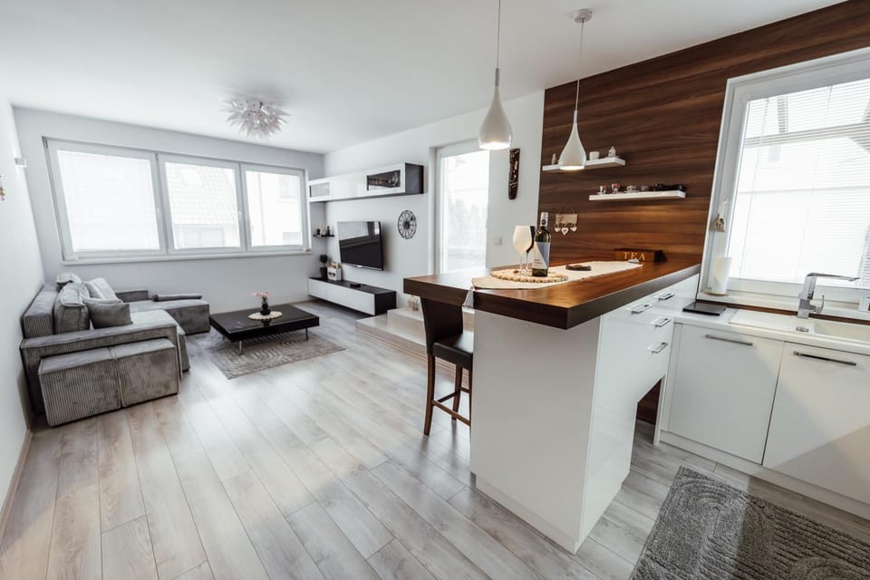 Kitchen or kitchenette, Seating area