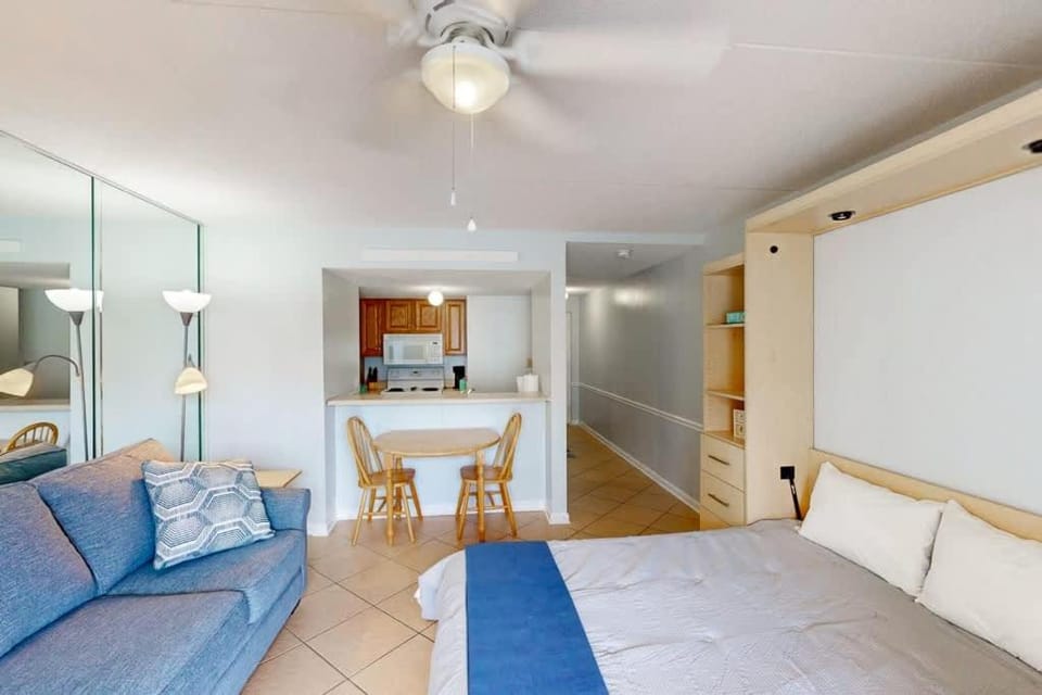 Beachfront Complex Sugar Beach Studio Sleeps 2 House in Orange Beach