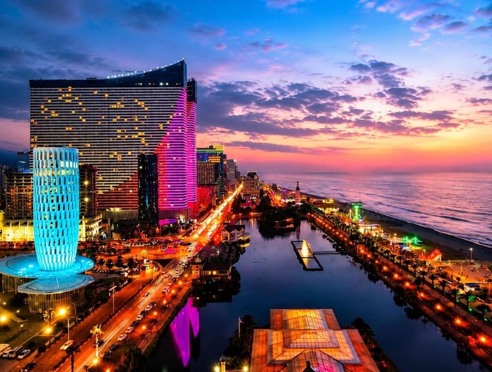 Property building, Nearby landmark, Communal lounge/ TV room, Day, Night, Neighbourhood, Natural landscape, Bird's eye view, Beach, Evening entertainment, City view, Sea view, Location, Sunrise, Sunset