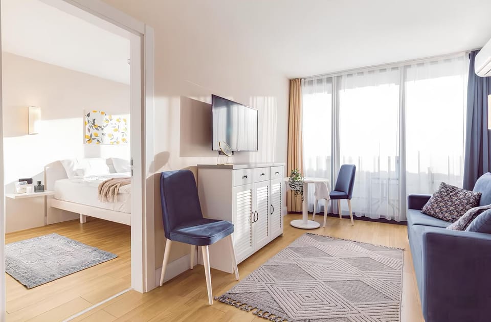 Communal lounge/ TV room, Bed, TV and multimedia, Living room, Photo of the whole room, Seating area, Evening entertainment, Bedroom, hair dresser, wardrobe