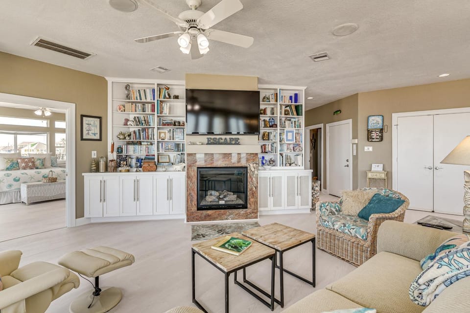 Steps to Sand: Spacious Crystal Beach Home w/ View House in Bolivar Peninsula