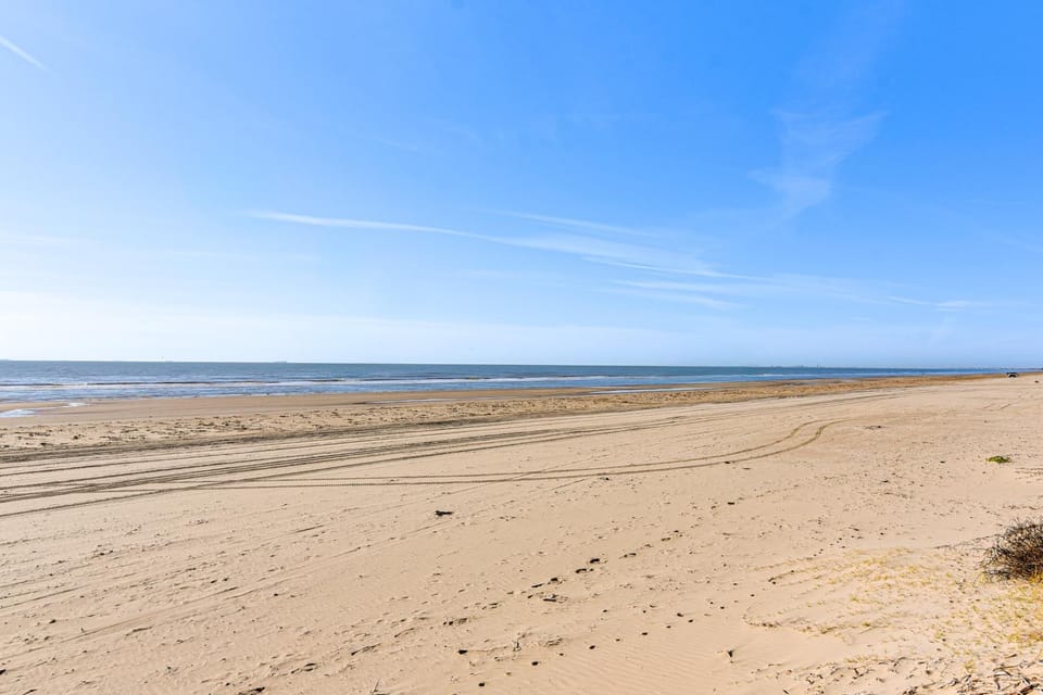 Steps to Sand: Spacious Crystal Beach Home w/ View House in Bolivar Peninsula