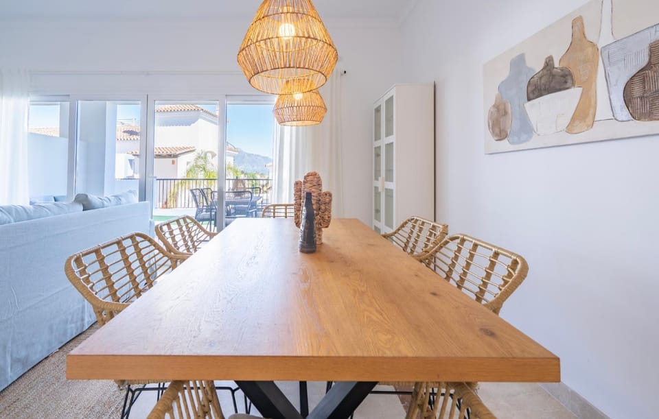 Seating area, Dining area