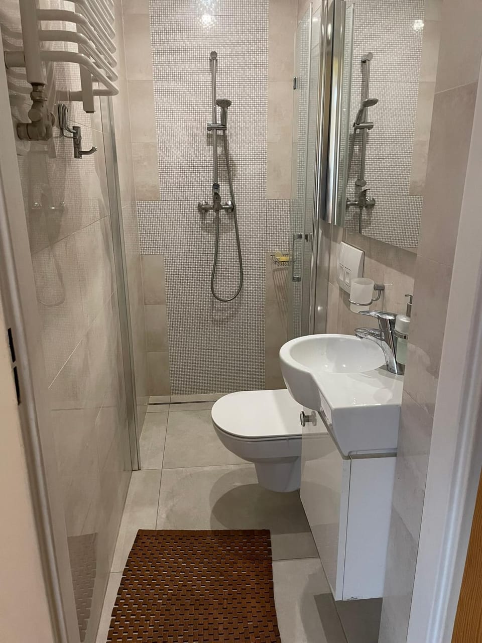 Shower, Toilet, Bathroom