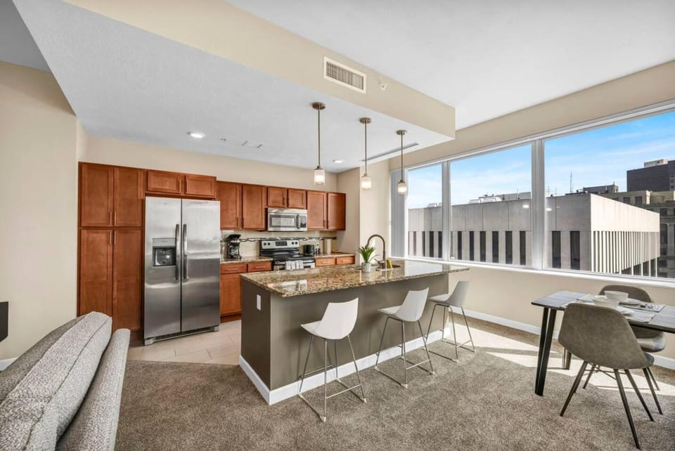 Kitchen or kitchenette, Seating area, Dining area