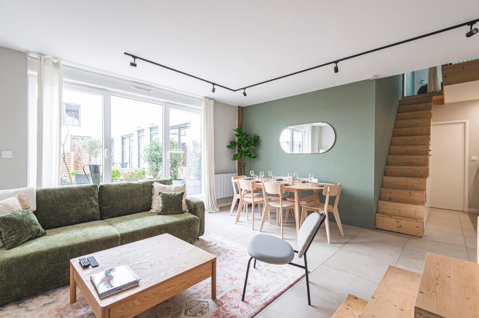 Living room, Dining area