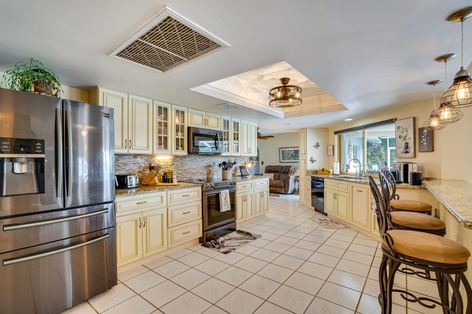 Boat Dock & Pool: Canal-Front Cape Coral Gem! House in Cape Coral