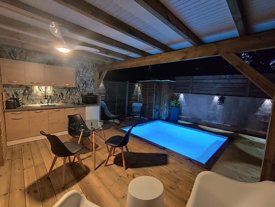 Pool view, Swimming pool