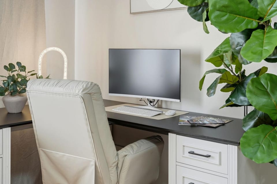 3BR Near O'Hare • Office • Coffee Bar • Sleeps 9 Apartment in Chicago