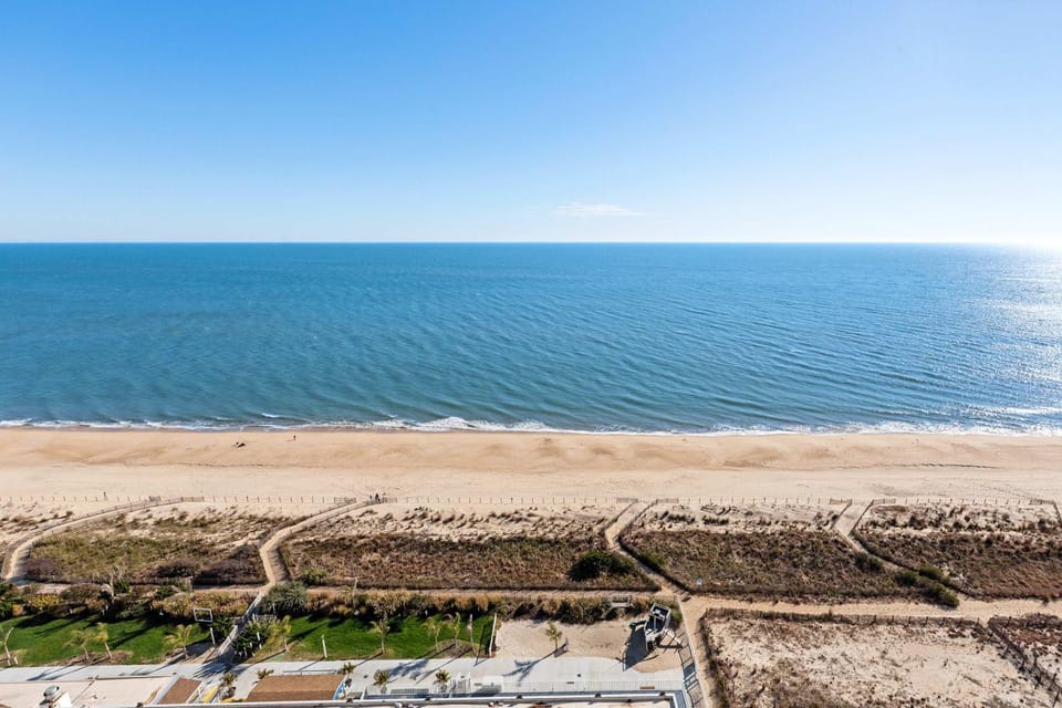 3BR Penthouse with immaculate views and amenities including a ice rink House in Ocean City
