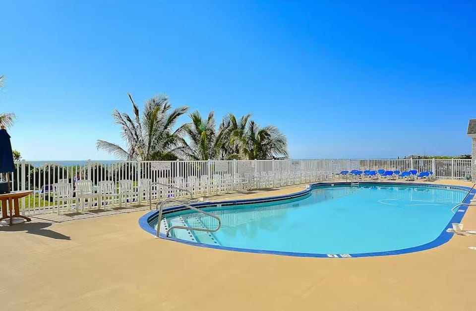 3BR Penthouse with immaculate views and amenities including a ice rink House in Ocean City