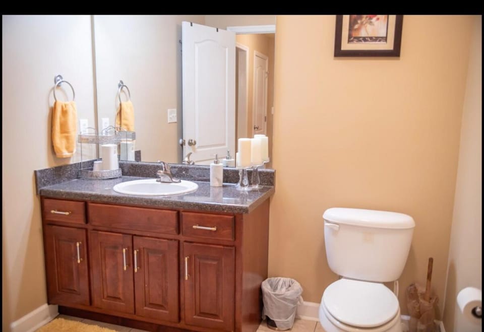 Huntsville, Alabama Spacious Four Bedrooms and Three Bathrooms Getaway House in Huntsville
