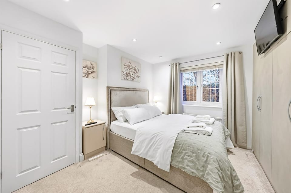 5 bed home in North London with free parking House in Ilford