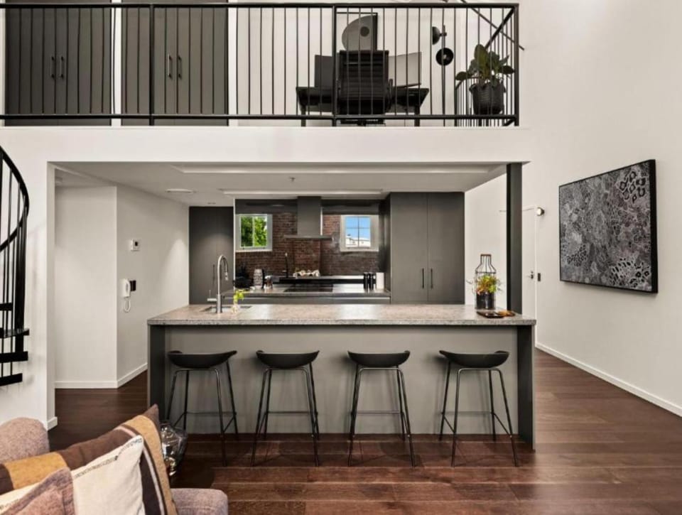 Kitchen or kitchenette, Seating area, Dining area