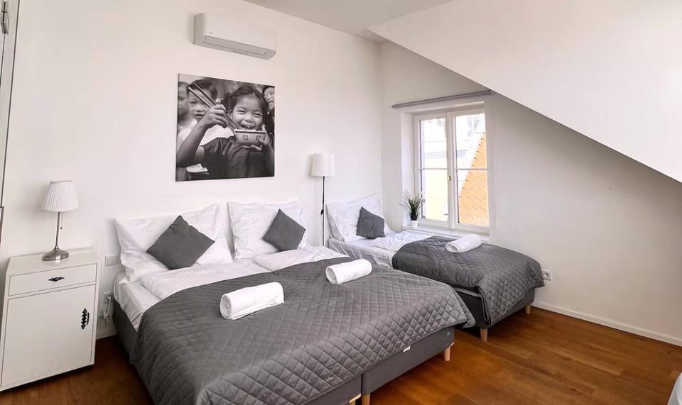 Bed, Photo of the whole room, Bedroom, internet, internet, towels