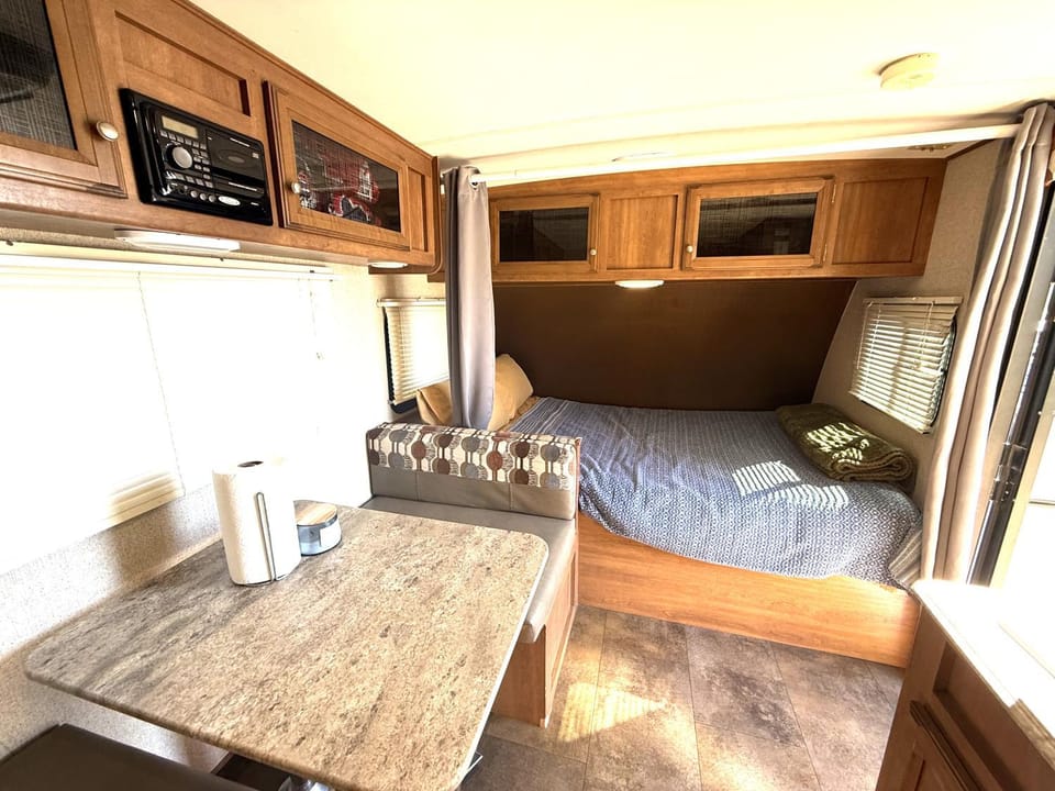 Bed, Dining area, Bedroom
