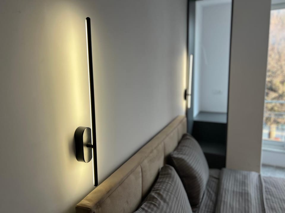 Bed, Living room, Photo of the whole room, Seating area, Bedroom