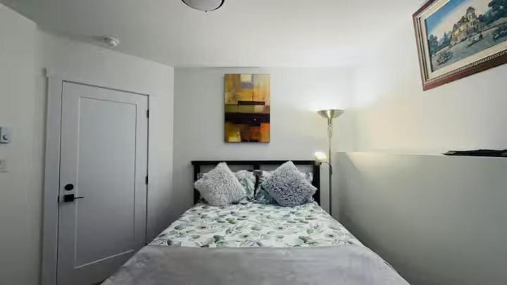 Modern Budget Stay - Moncton North Vacation rental in Moncton